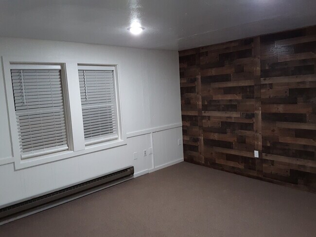 Building Photo - 392 Fir Ave