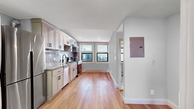 Building Photo - 77 Hudson St