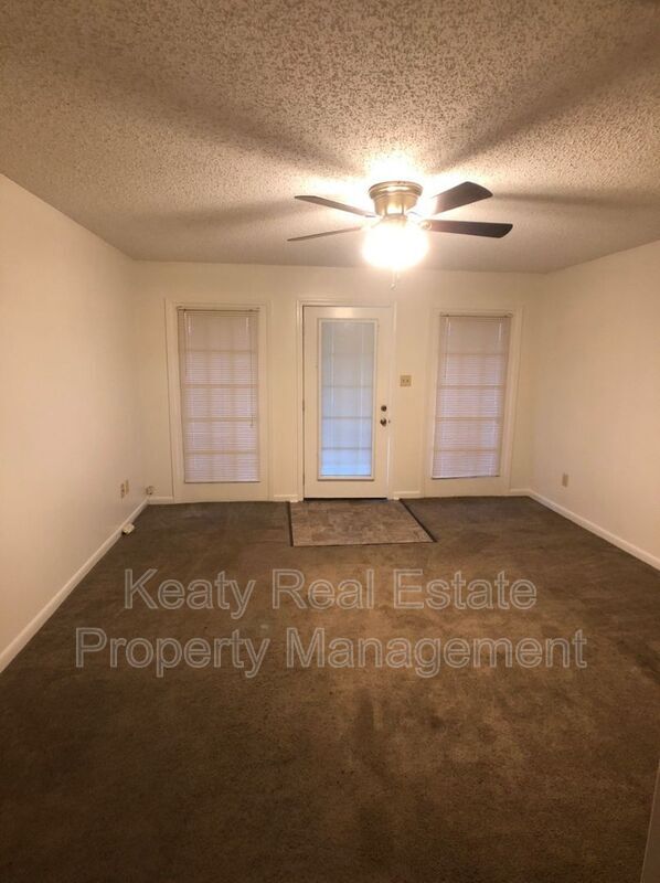 Foto del edificio - 102 Country Ln
