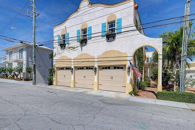 Building Photo - 57 SE Seminole St