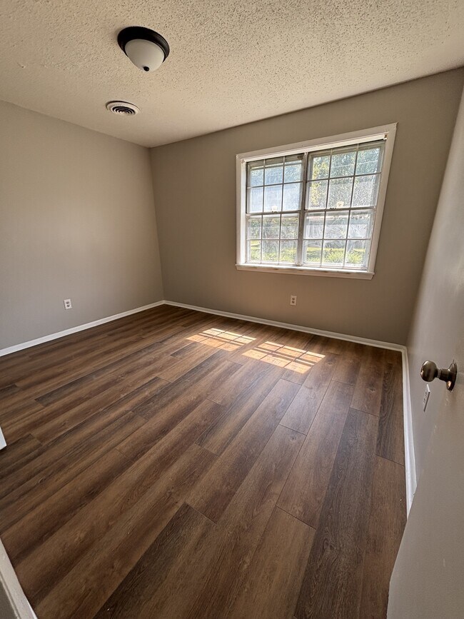 Building Photo - 131 Tisdale St
