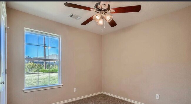 Foto del edificio - MOVE IN READY