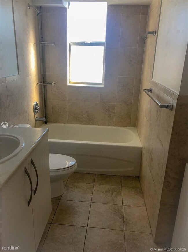 Building Photo - 2 br, 2 bath  - 498 SW 2nd St