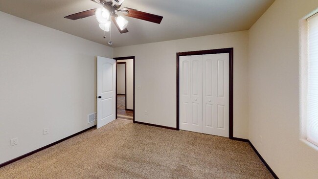 Building Photo - Stylish Living in a 3-Bed, 2-Bath Townhome...