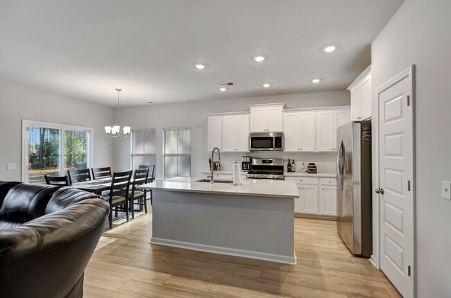 Building Photo - Furnished Rental in Moncks Corner