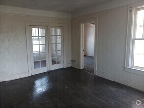 Building Photo - 720 6th St NE