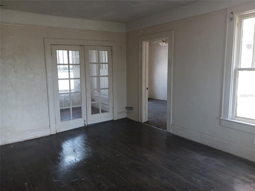 Primary Photo - 720 6th St NW