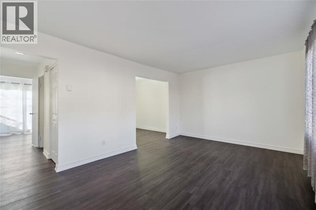 Building Photo - 885 Carleton Pl