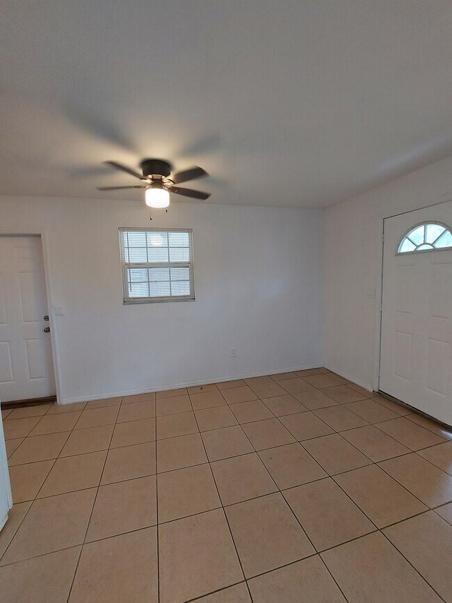 Building Photo - 3085 Royal Palm Ave
