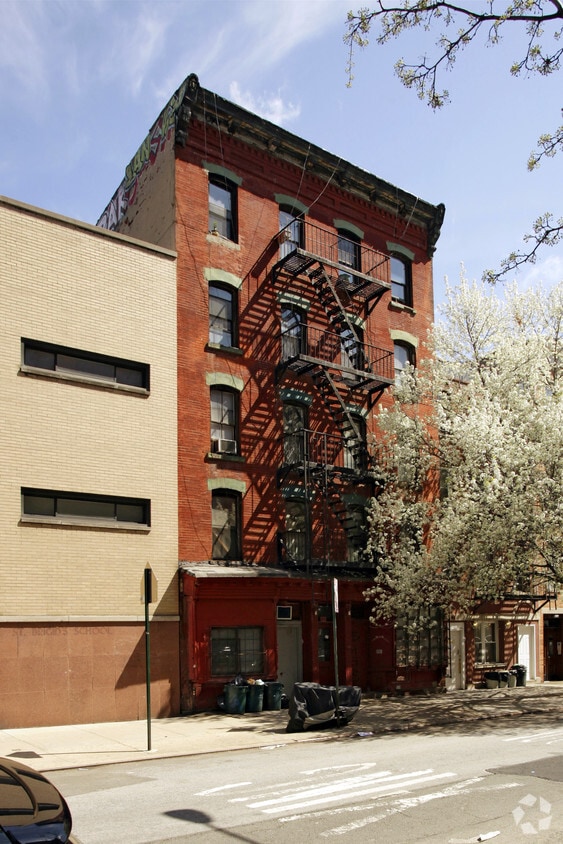 Primary Photo - 187 E 7th St