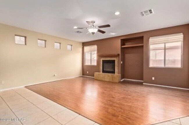 Foto del edificio - Beautiful home in gated community