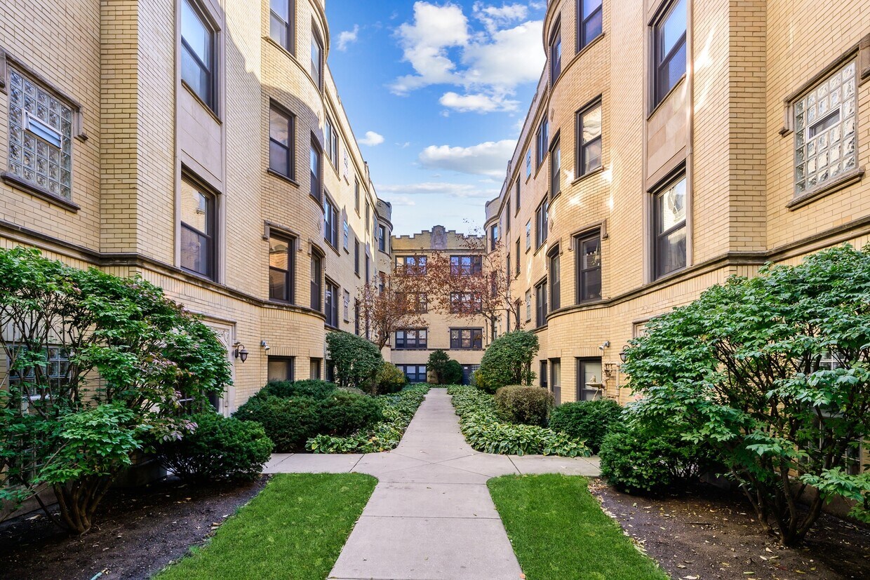 Primary Photo - 4613 N Paulina St