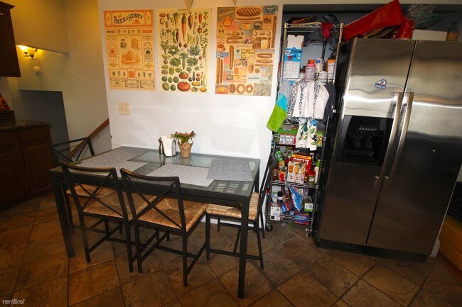 Building Photo - 6 br, 3 bath  - 514 E Ann St # 2 #2
