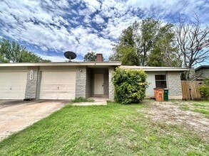 Building Photo - 2307 Singletree Ave