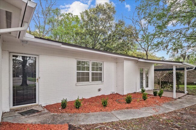Building Photo - 3/2 with 1/1 In Law Suite in  Heritage Farms Orange Park South
