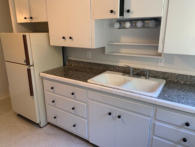 Building Photo - Private Forested Basement Unit