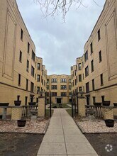 Building Photo - 3845 N Greenview Ave