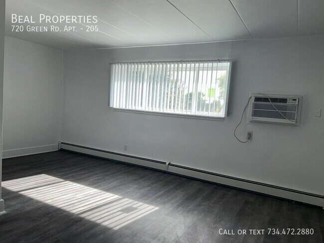 Foto del edificio - 720 Green Rd