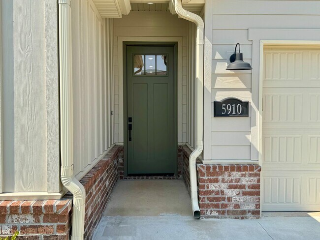 Foto del edificio - 5910 SW Desert Ave