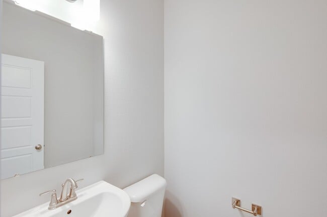 Building Photo - Now Leasing this Modern 3 Bedroom Townhome!