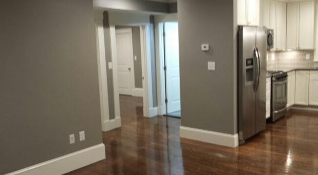 Foto del edificio - 384 Langley Rd