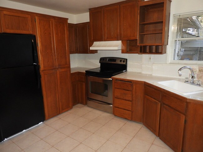 Foto del edificio - Cozy 2 BR light and bright!