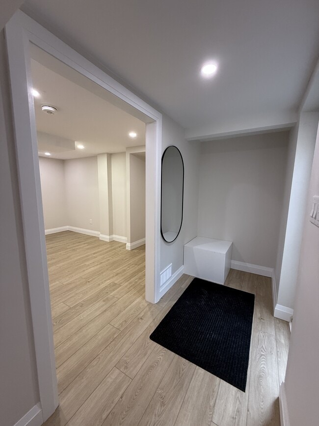 Building Photo - 2129 Nipigon Dr