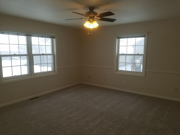 Building Photo - Recently updated 3 bedroom home