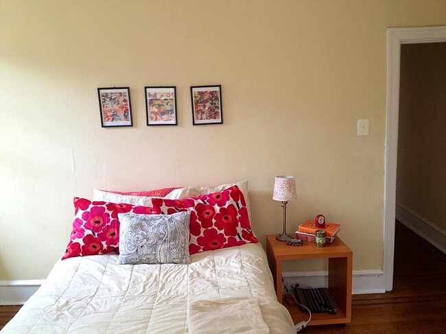 Foto del edificio - 4842 Larchwood Ave