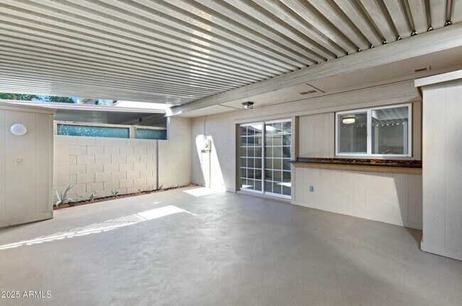 Foto del edificio - 225 N Standage