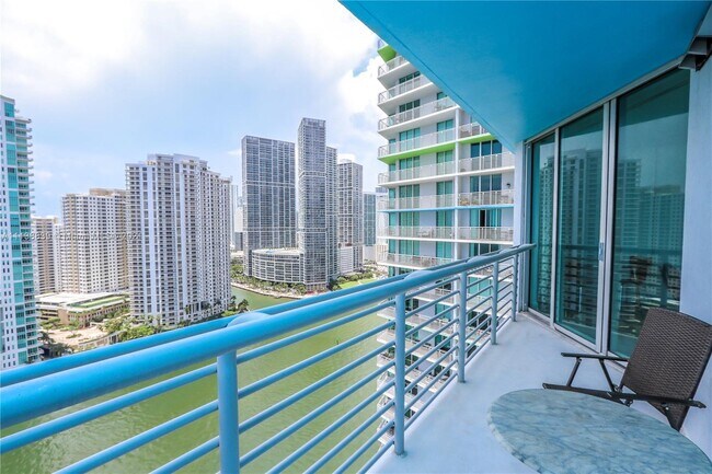 Foto del edificio - 335 S Biscayne Blvd