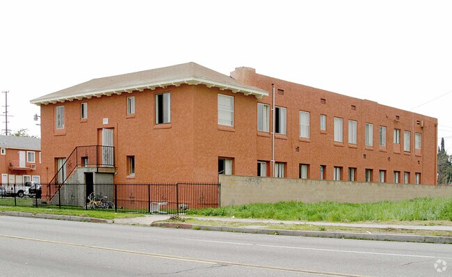 Building Photo - 1358 N Arrowhead Ave
