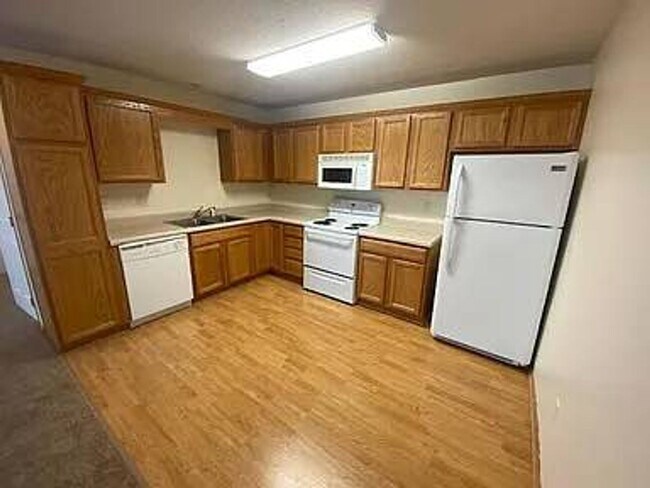 Foto del edificio - 2-Bedroom Townhouse Available for Rent!