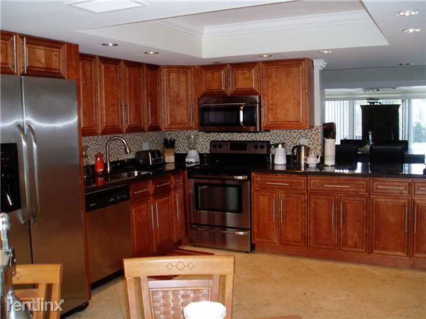 Building Photo - 552 Wildwood Ln E