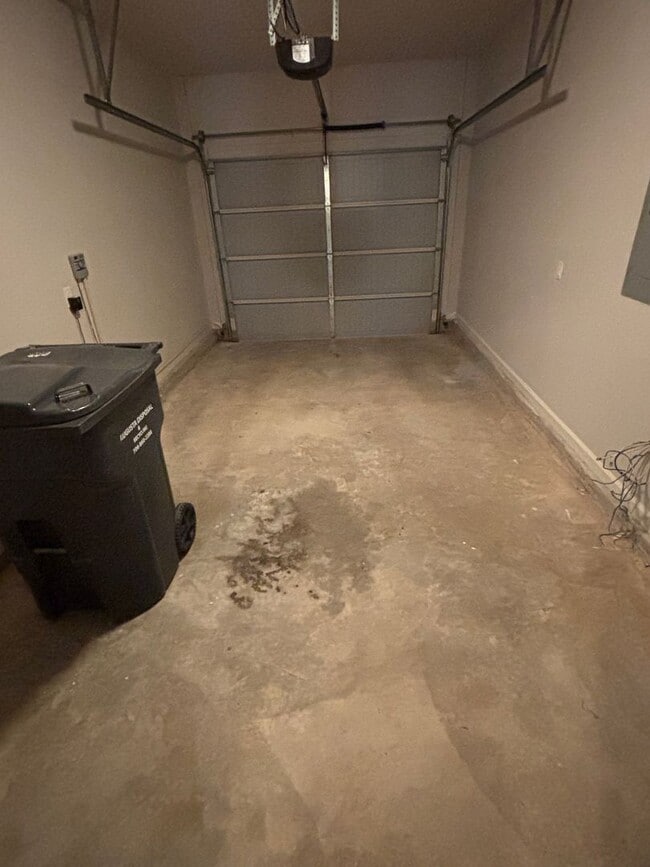 Building Photo - 916 Erika Ln