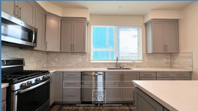 Building Photo - Modern Style and Sophistication, 2 En-Suite BR, 2.5 BA Townhouse with EV charging