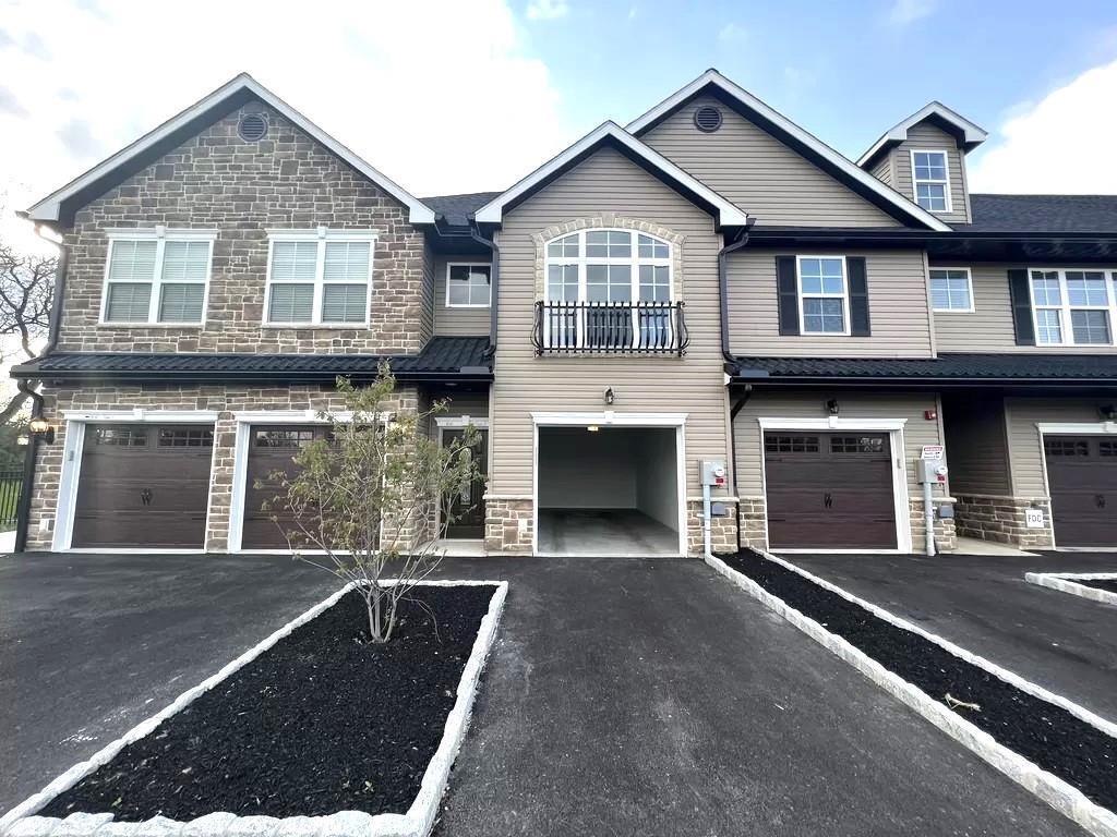 1047 Cetronia Rd, Breinigsville, PA 18031 Townhome Rentals in