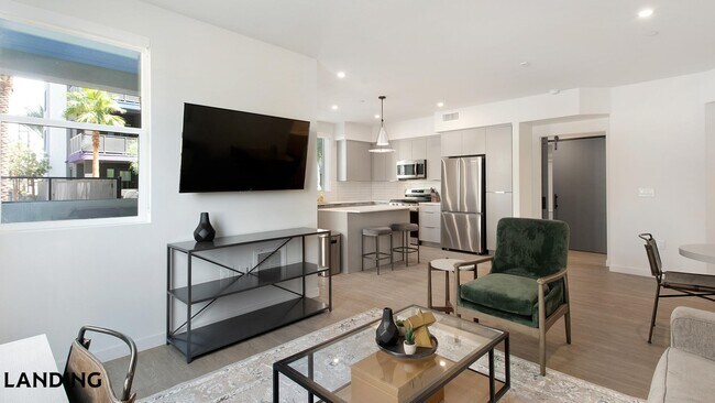 Foto del edificio - 9235 W Russell Rd