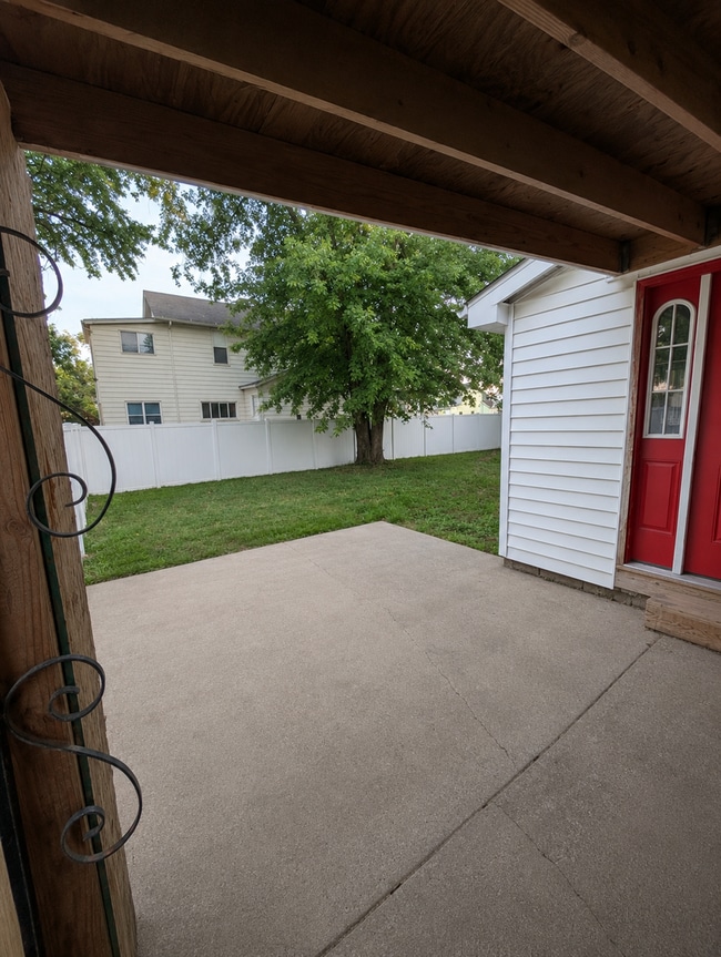 Building Photo - Spacious Davenport Home Near Central Davenport!