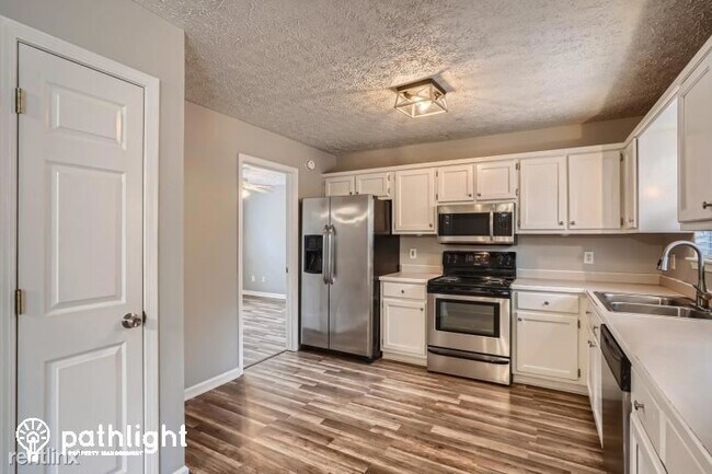 Foto del edificio - 3 br, 2 bath House - 6330 Akins Way UNIT