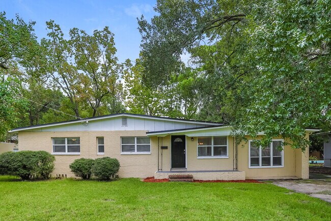 Building Photo - 6511 Burgundy Rd S