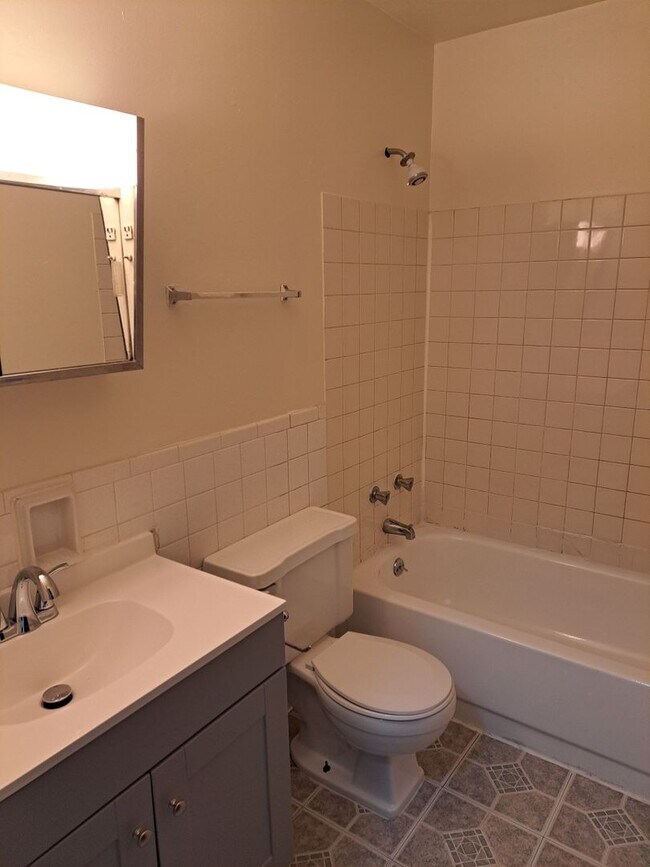 Building Photo - 2 BR Apt near Purdue University