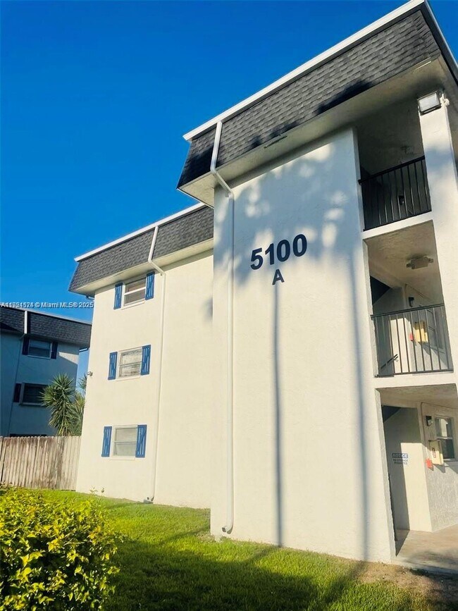 Foto del edificio - 5100 SW 64th Ave