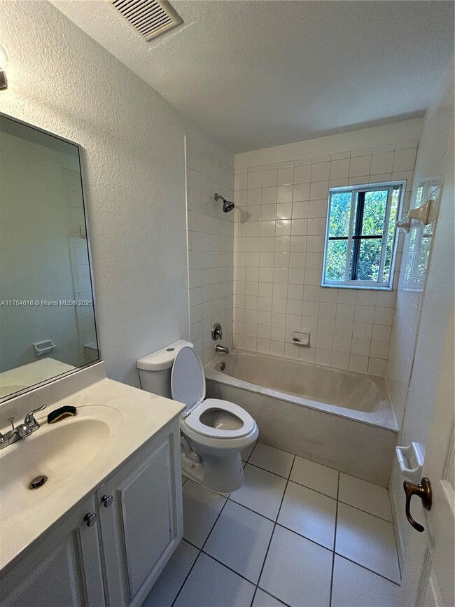 Foto del edificio - 3 bedroom in Miami Gardens FL 33169