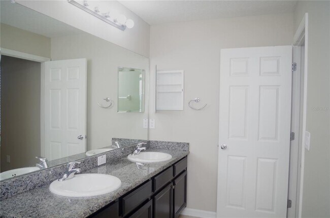 Foto del edificio - 7089 Towne Lake Rd