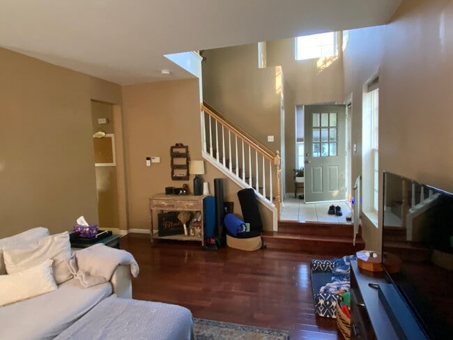 Building Photo - 3260 Bromley Ln