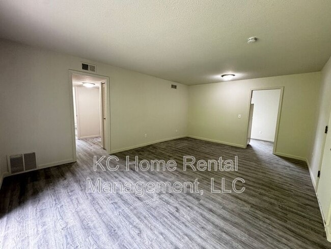 Building Photo - 8620 Countryshire Ln