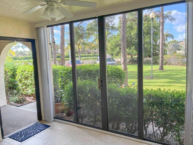 Foto del edificio - 339 Knotty Pine Cir