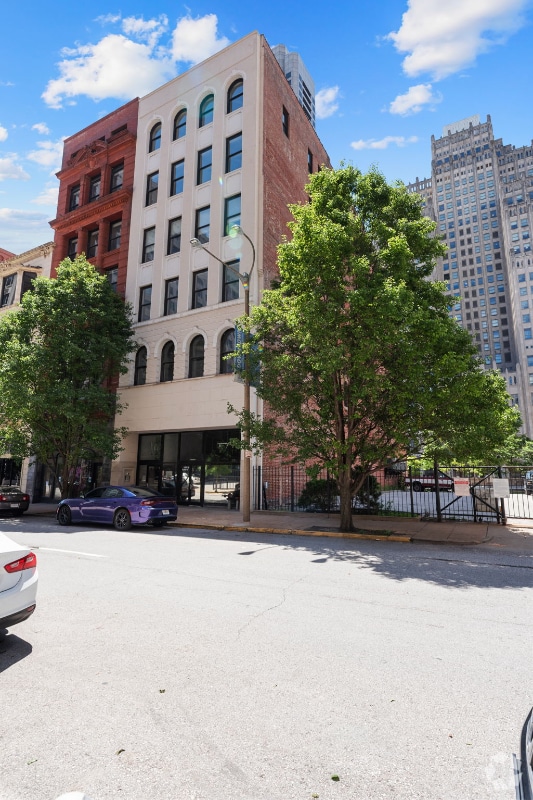 Building Photo - 1006 Olive St