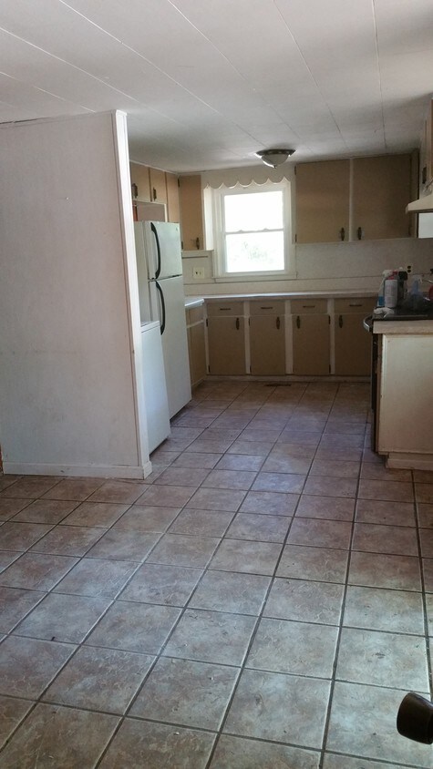Large airy kitchen with stacked w/d - 208 Adams Cir